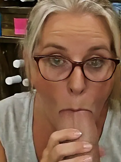 Slut Amber Dawn sucking dick