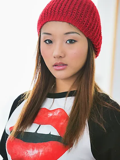 Playful female with flexible twerking ass drilled hard with mons