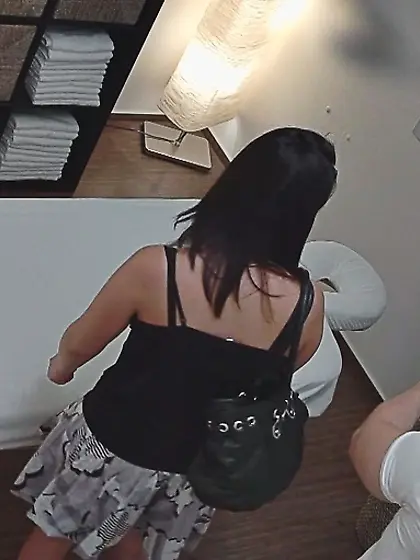 Big-booty bitch pounded masseur