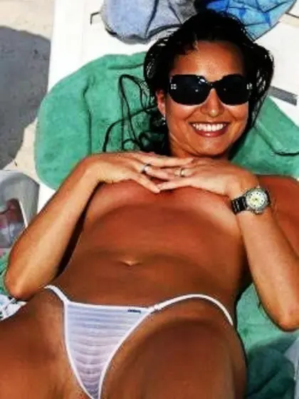 Sexy nude beach babes