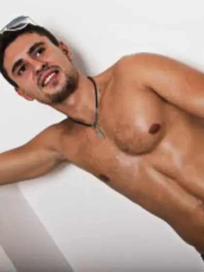 Brunette Chris Live Orgasm.