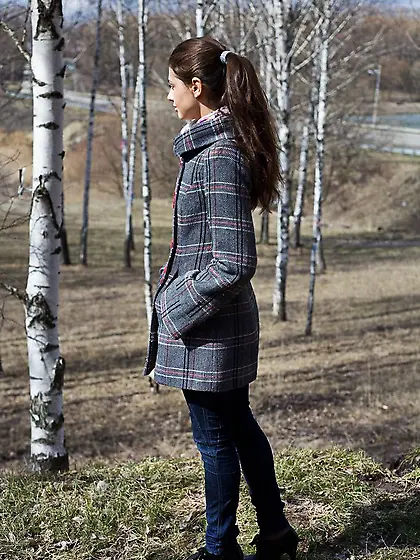 Trimmed pussy teen hottie showing her goodies in the bathtub Vid