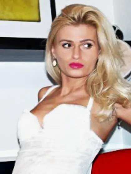 Blonde katy perform cameltoe