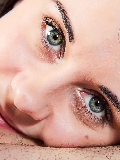 Brunette girl shows her skills when it comes to oral and such