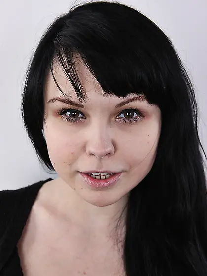 Kinky chick makes a porn solo show of her nice titties deserving