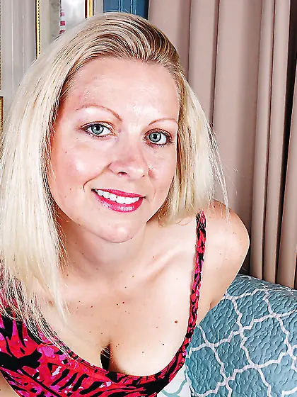 American naked aged milf