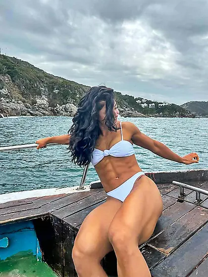 how would you break this hot cocky fitness bitch?