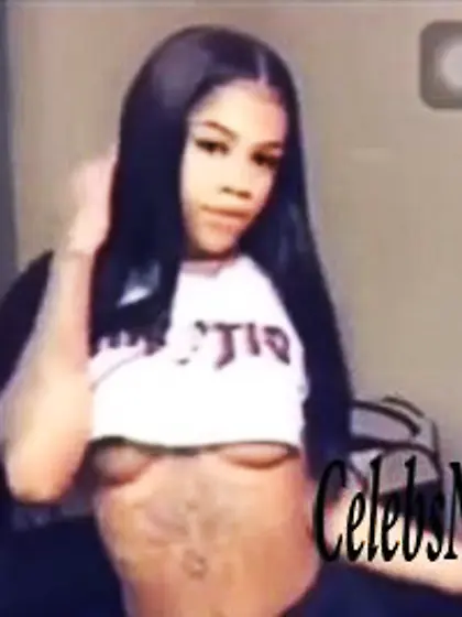 Molly Brazy Underboob