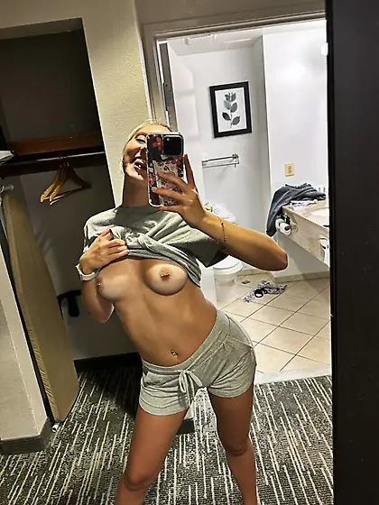 Soft titty white girl selfies