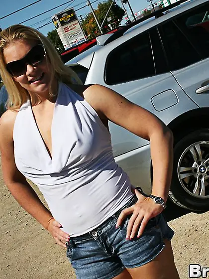 Sexy Heidi Mayne went to a market to buy some food but made sex