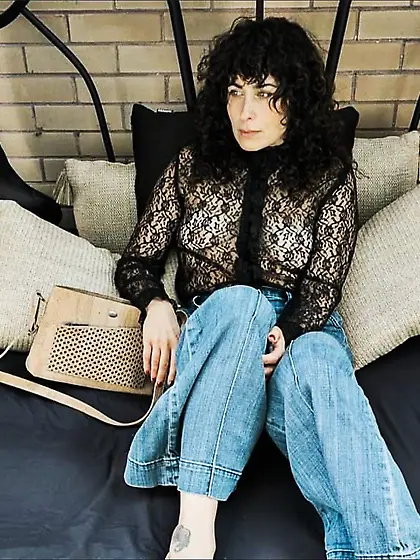 Footslut Angela loves being seen