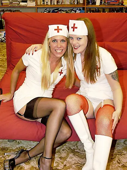 Fingering Sandy Caine from United Kingdom