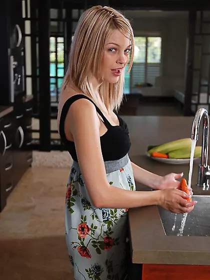 Bree Daniels strips her slutty dress in front of the camera and