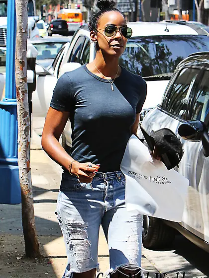 Braless Photos of Kelly Rowland