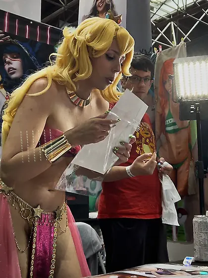 Princess Peach cosplay model candid