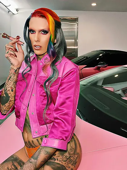 Jeffree Star tattooed makeup twink