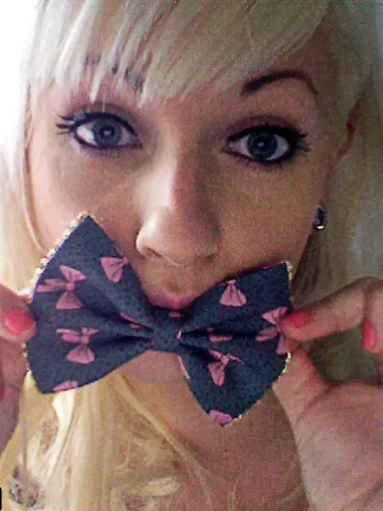 Hot blonde babe Lynn Pops strips her clothes and shows her fanta