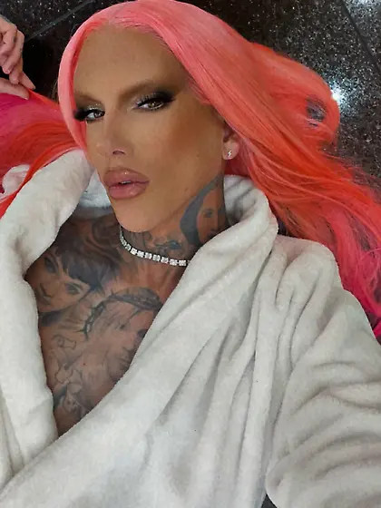 Jeffree Star tattooed makeup twink