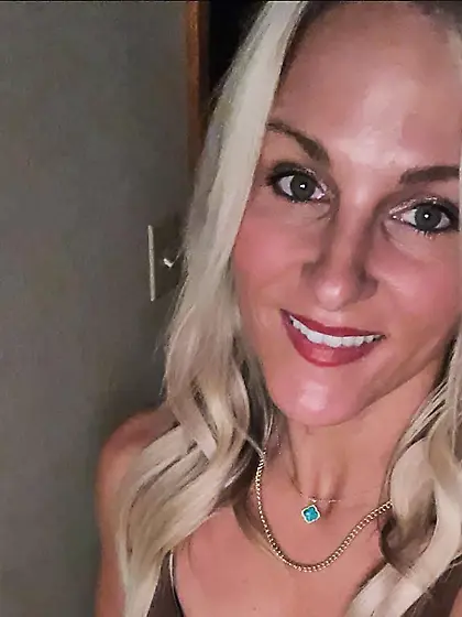 Hotties Heather & Lacey on GGW bus