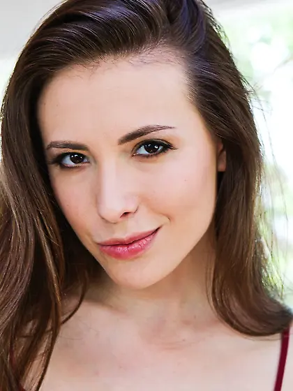 Foxy hottie pose indulging