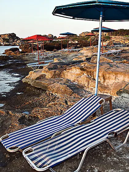 Amazing blonde babe with nice perky titties is ready to show her