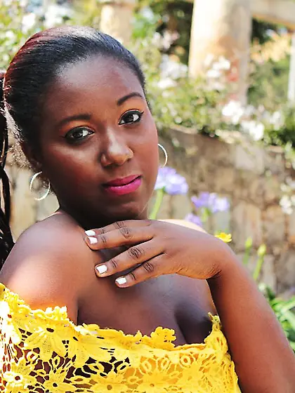 Ebony straight cameltoe