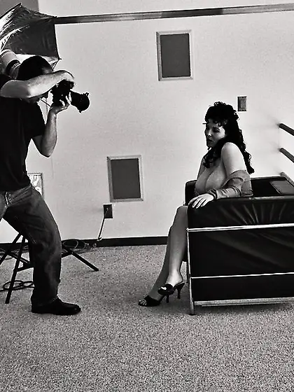 Pinup noir photoshoot girl