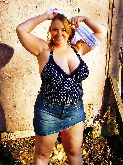 Busty Blonde Linda from Canada 45-50 years old