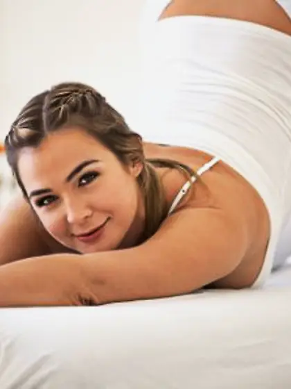 Slutty girl prefers to pose with no clothes on when she archs he