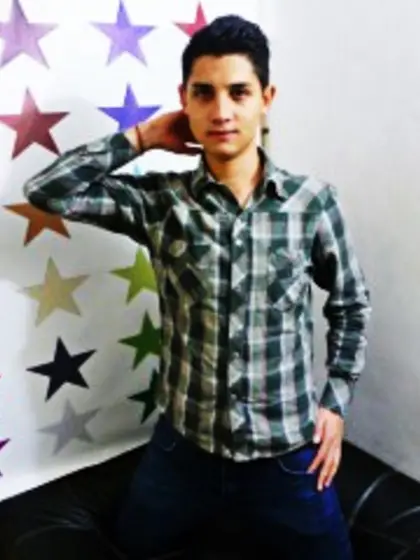 Brunette reinaldo19 perform anal