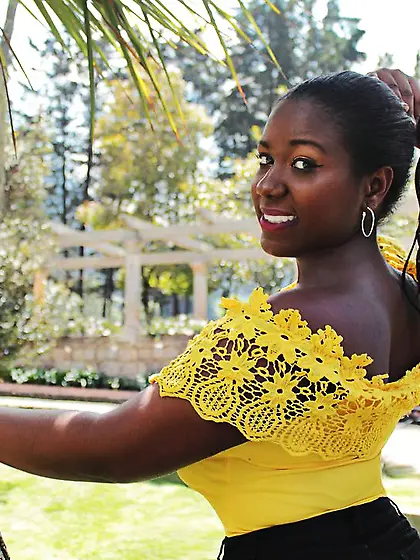 Ebony straight cameltoe