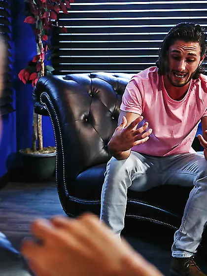 Mature pornstar with perfect breasts willingly takes dick of a y