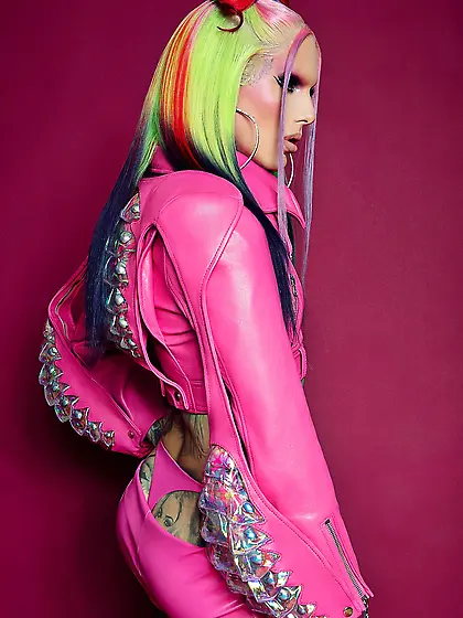 Jeffree Star tattooed makeup twink