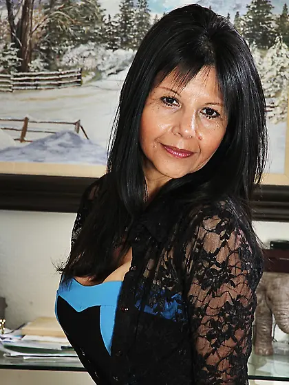 Czech big tit brunette mom