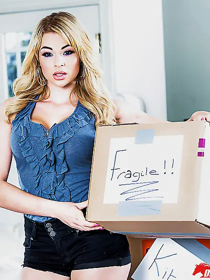 Sexy girl moves into new house and demonstrates big titties firs