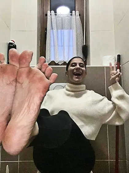 Mommy Vlogger's Dirty Smelly Soles