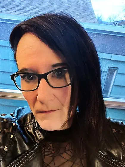 Chubby tranny slut rides the big ones