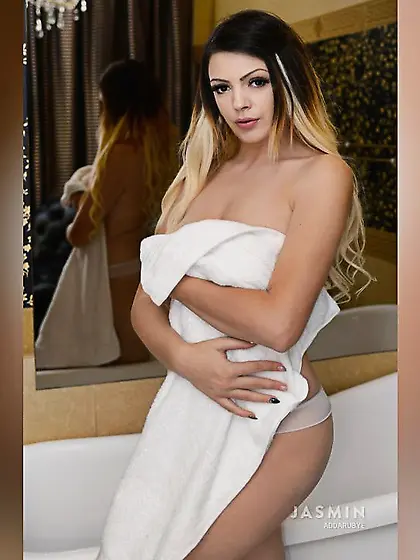 Athletic webcam dildo