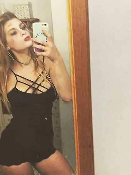 Friends I wanna see naked