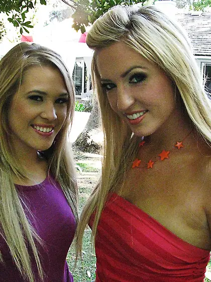 Blonde babes fuck guy