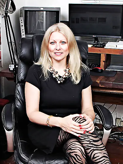 American saggy tits office