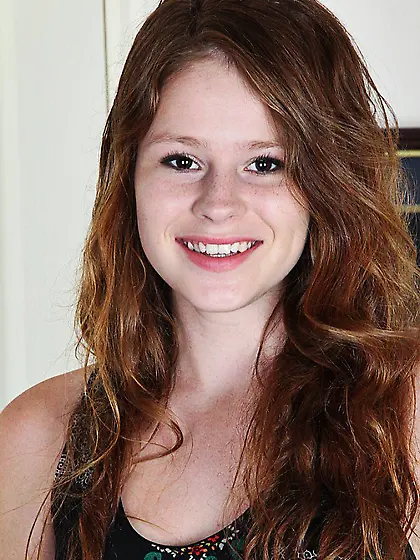 Shaved honey Alice Rae is in the mood to spread her legs wide an