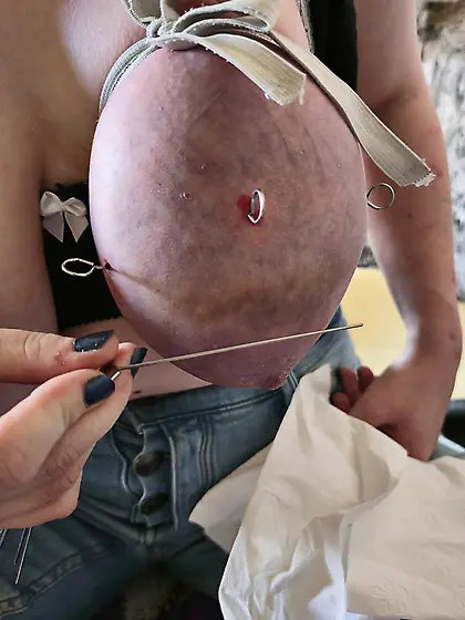 Spieße in den brüsten :)