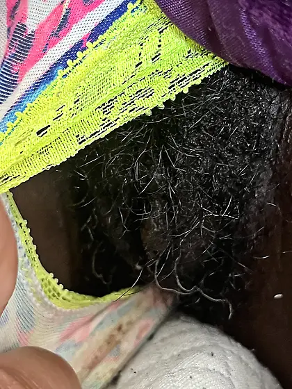 Hairy NYC black pussy.  Comment her name