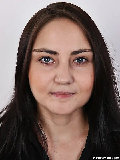 Amateur brunette loves her pussy being exposed on camera and sti