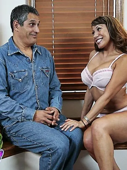 The wild milf Ava Devine is using big boobs and avid mouth for p