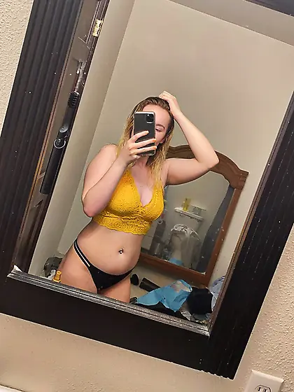 Dominoes Hottie Brooke Exposed