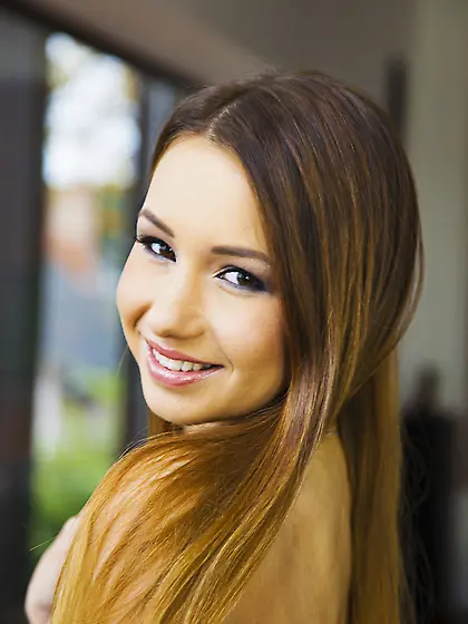 Brunette bubble butt spreads