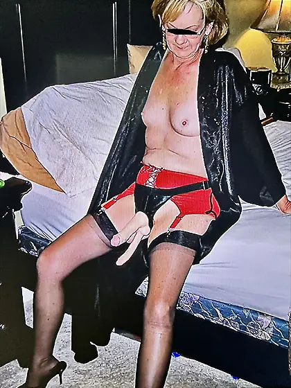 Amateur redhead strap on milf