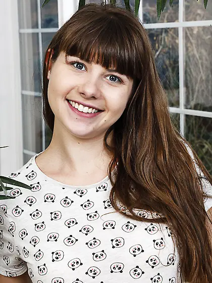 Luna Rival is the most adorable French pornstar of all time